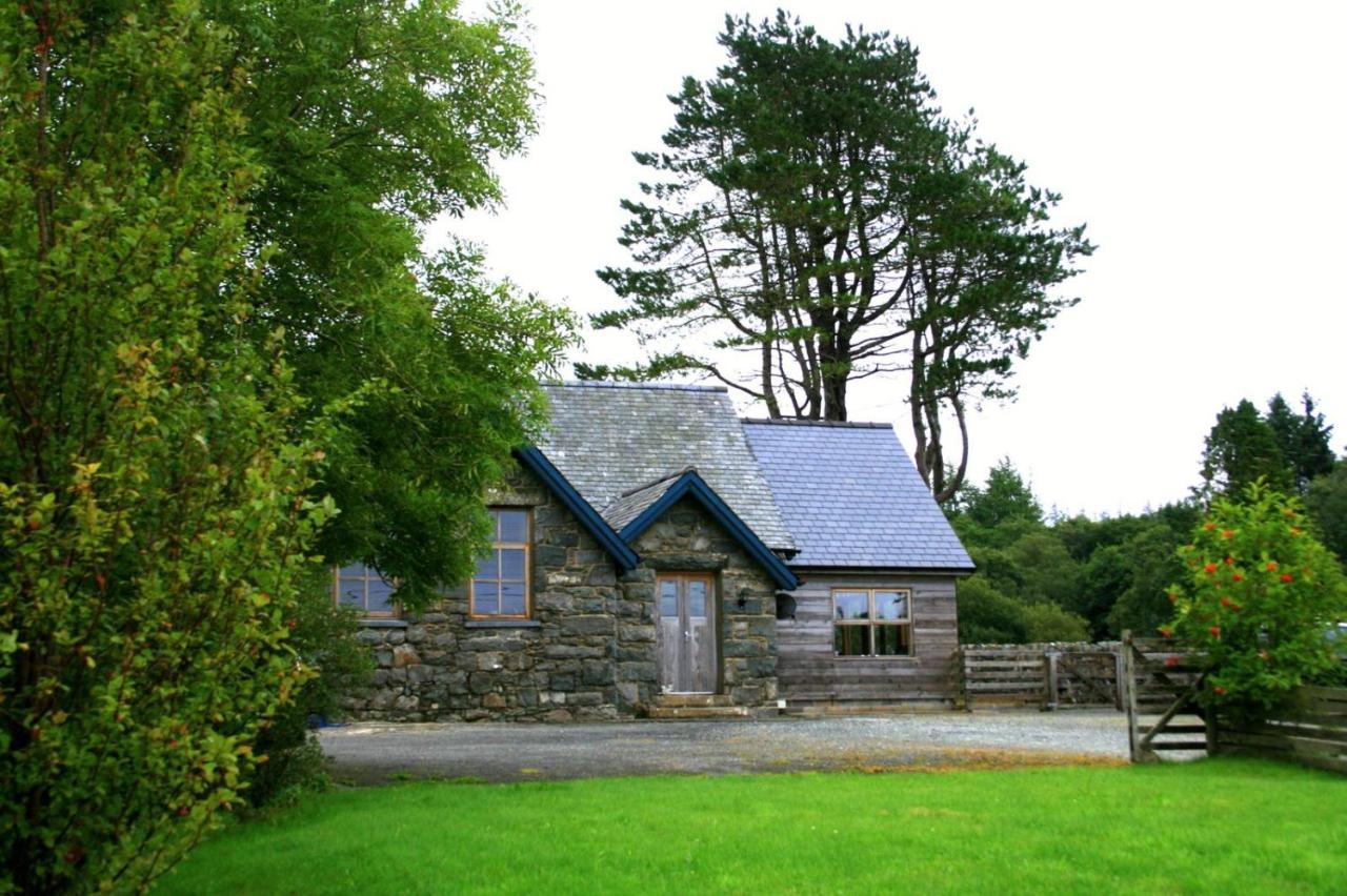 Old Skool Accommodation Trawsfynydd Екстериор снимка